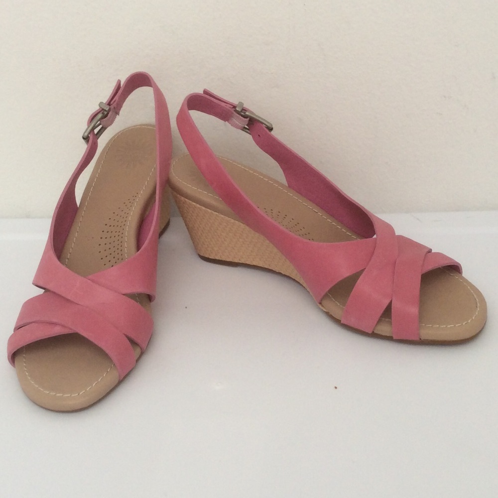 NWT🔶UGG Wedge Sandals